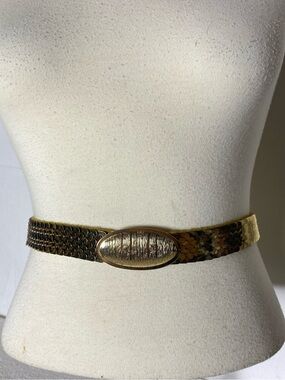 Vintage 70s 80s Gold Tone Fish Scale Stretch Belt with Ornate Oval Buckle